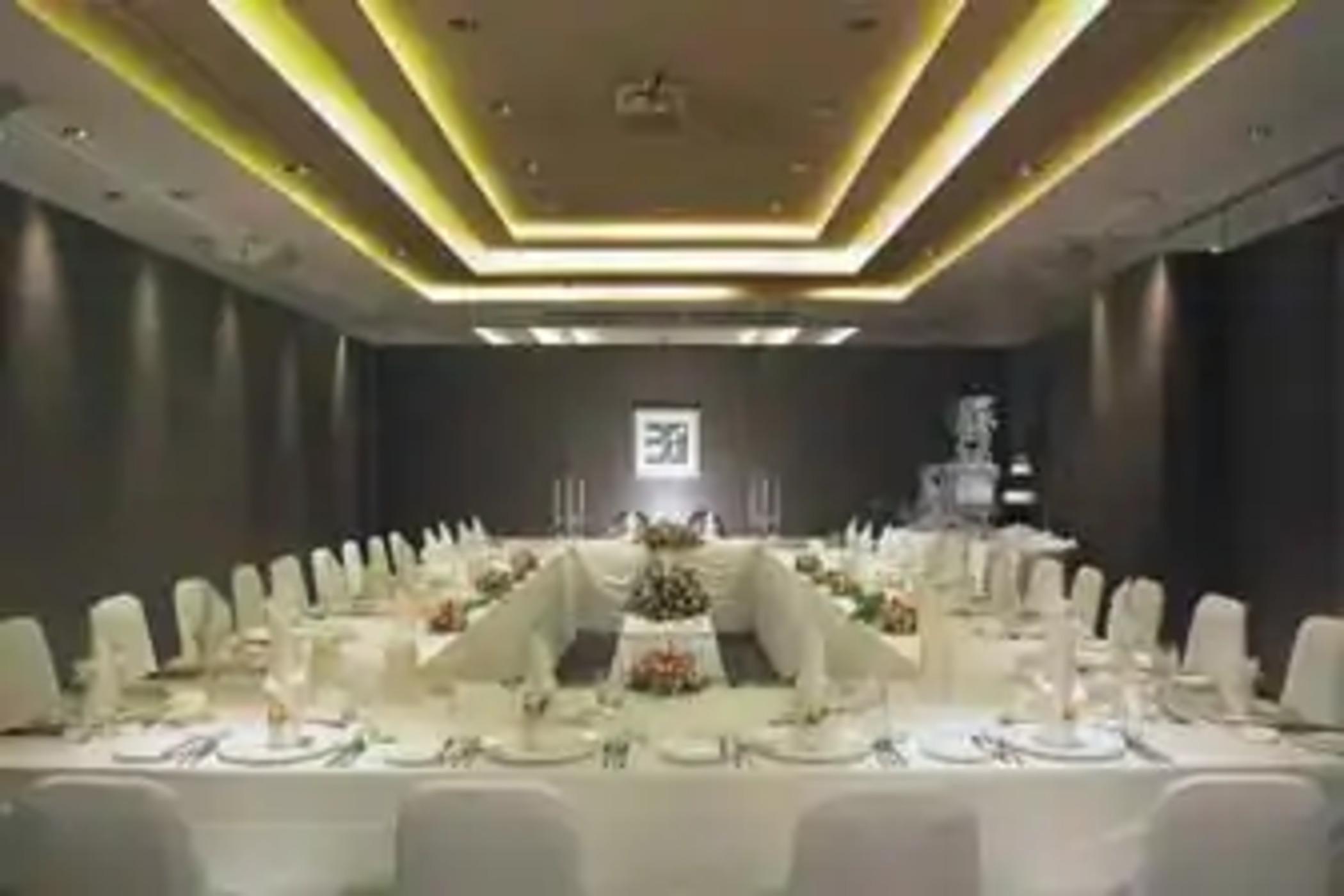 라마다 플라자 4*